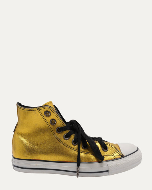 Leather Star Patch Chuck Taylor Sneakers