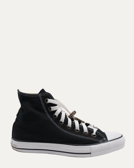 Star Patch Converse Chuck Taylor Sneakers