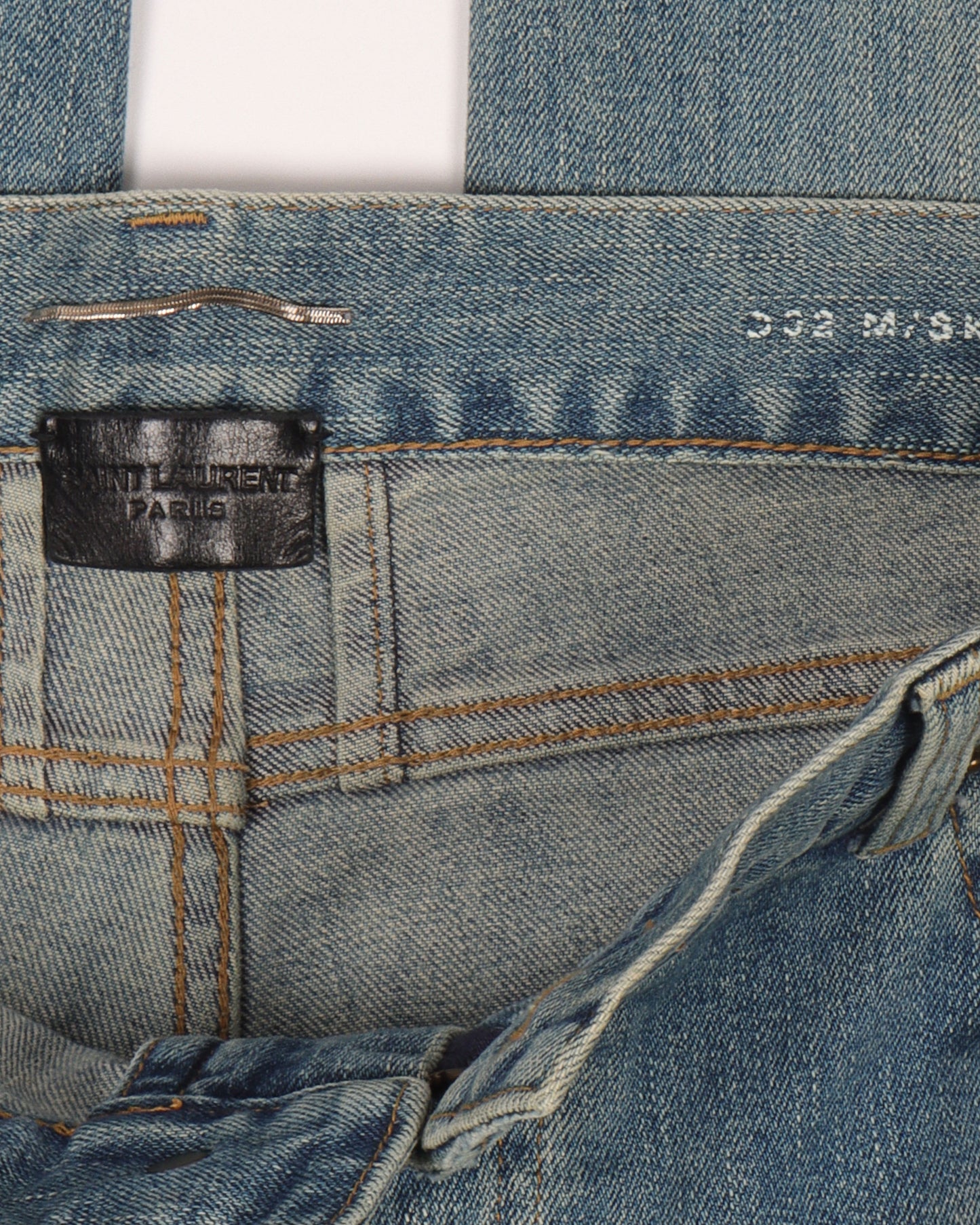 Distressed D02 Jeans