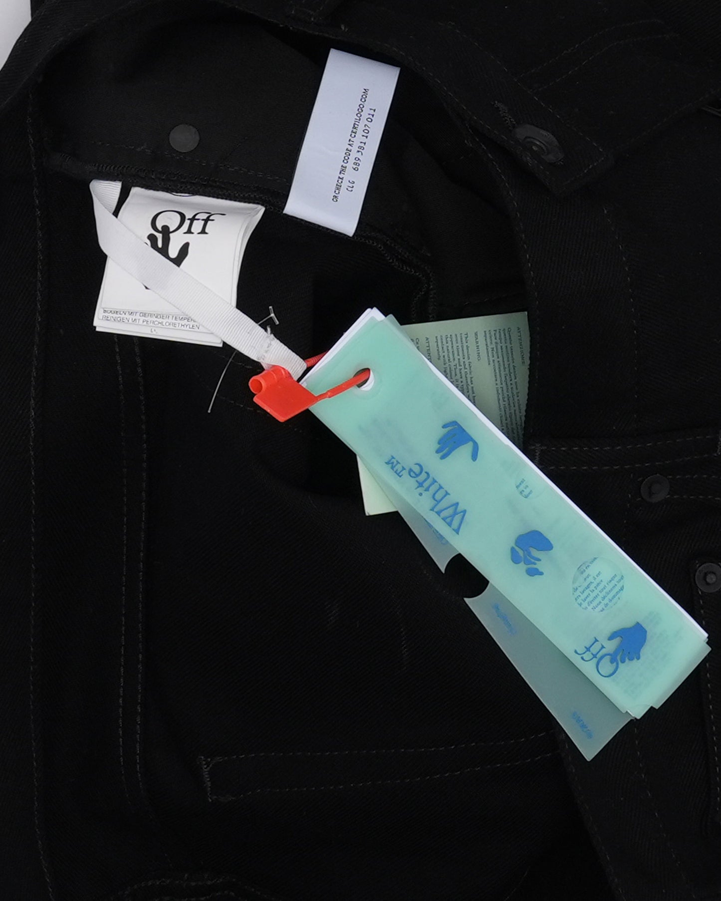 Diagonal Pocket Logo Jeans