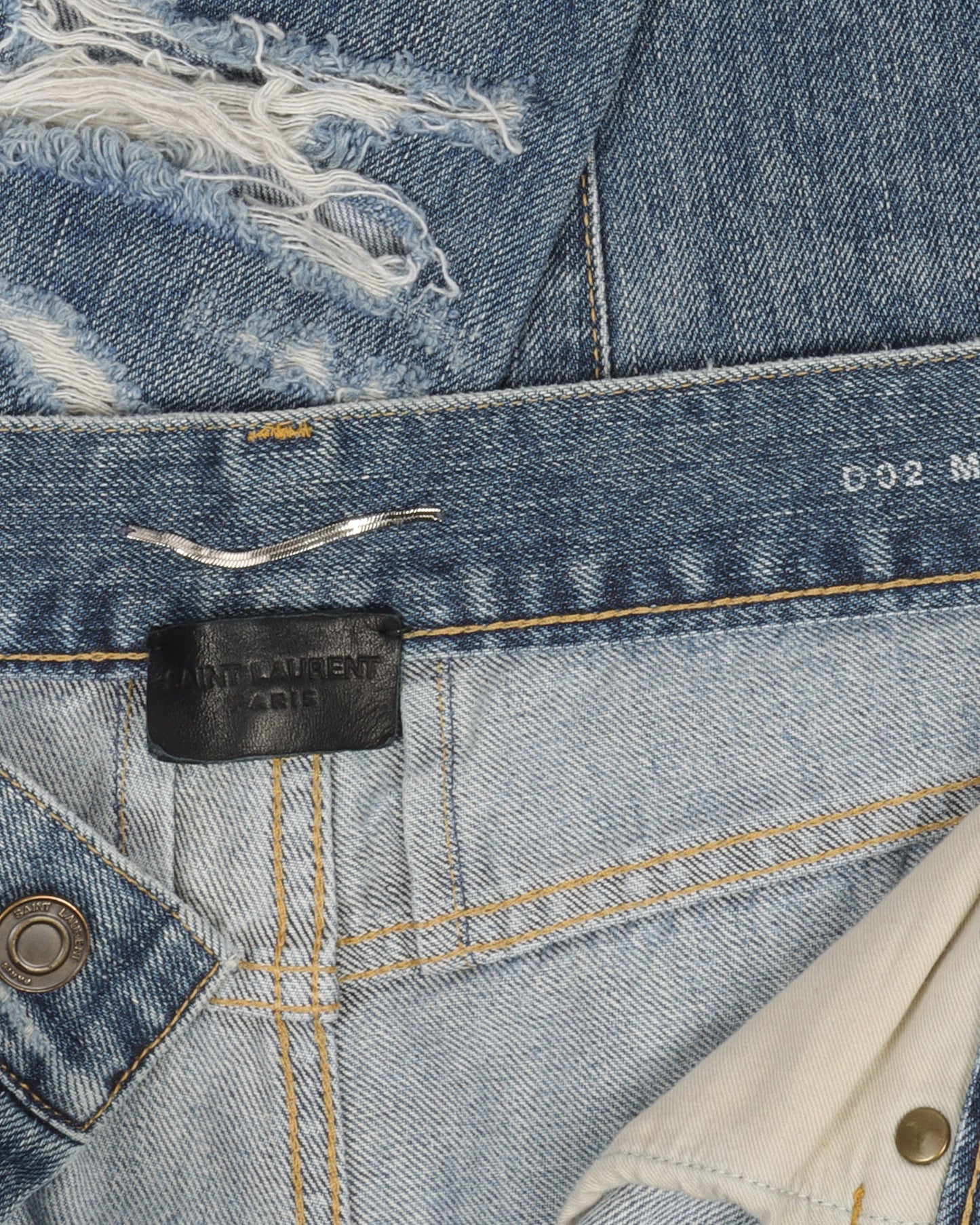 Distressed D02 Jeans