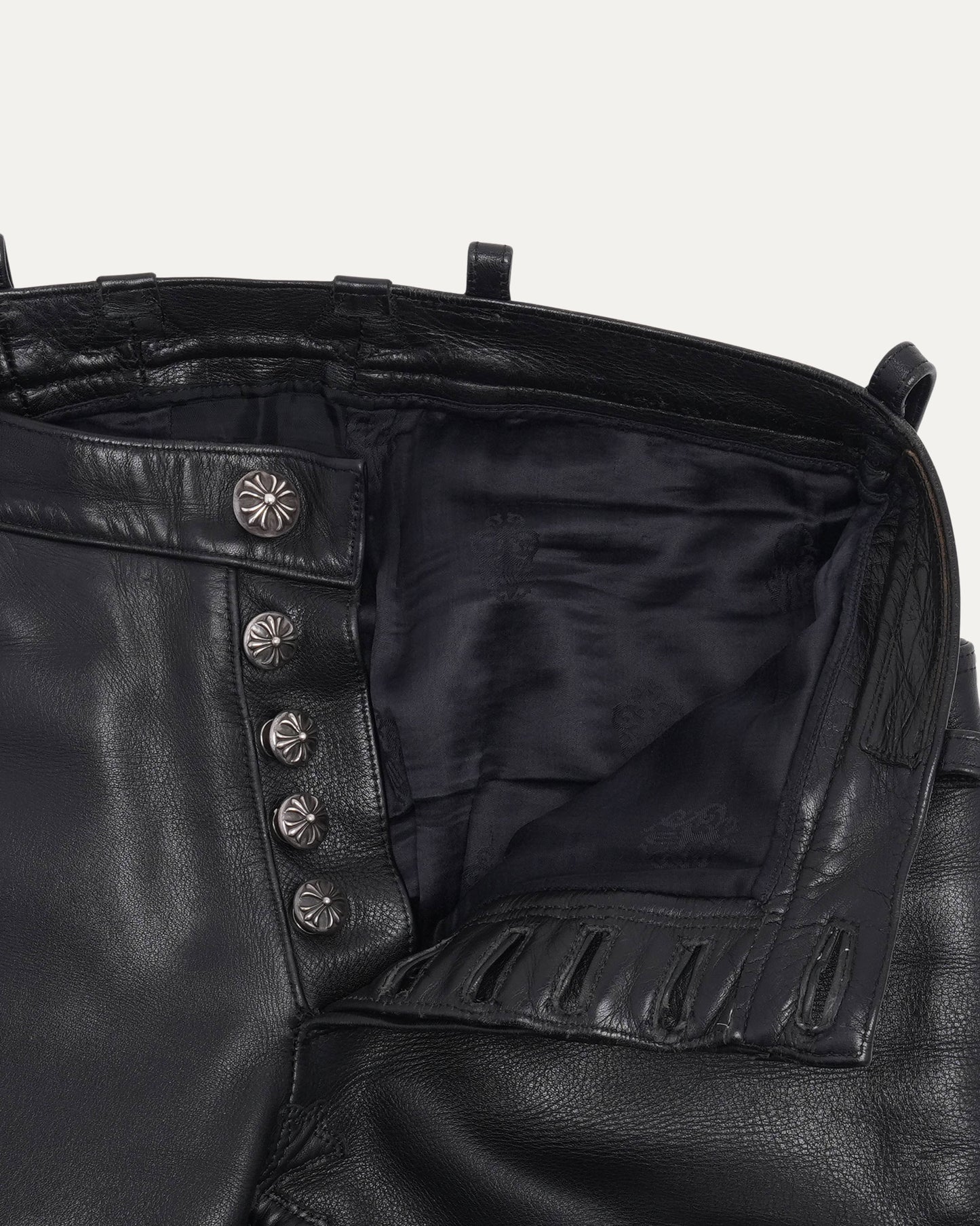 Leather Cross Patch Fleur Knee Pants