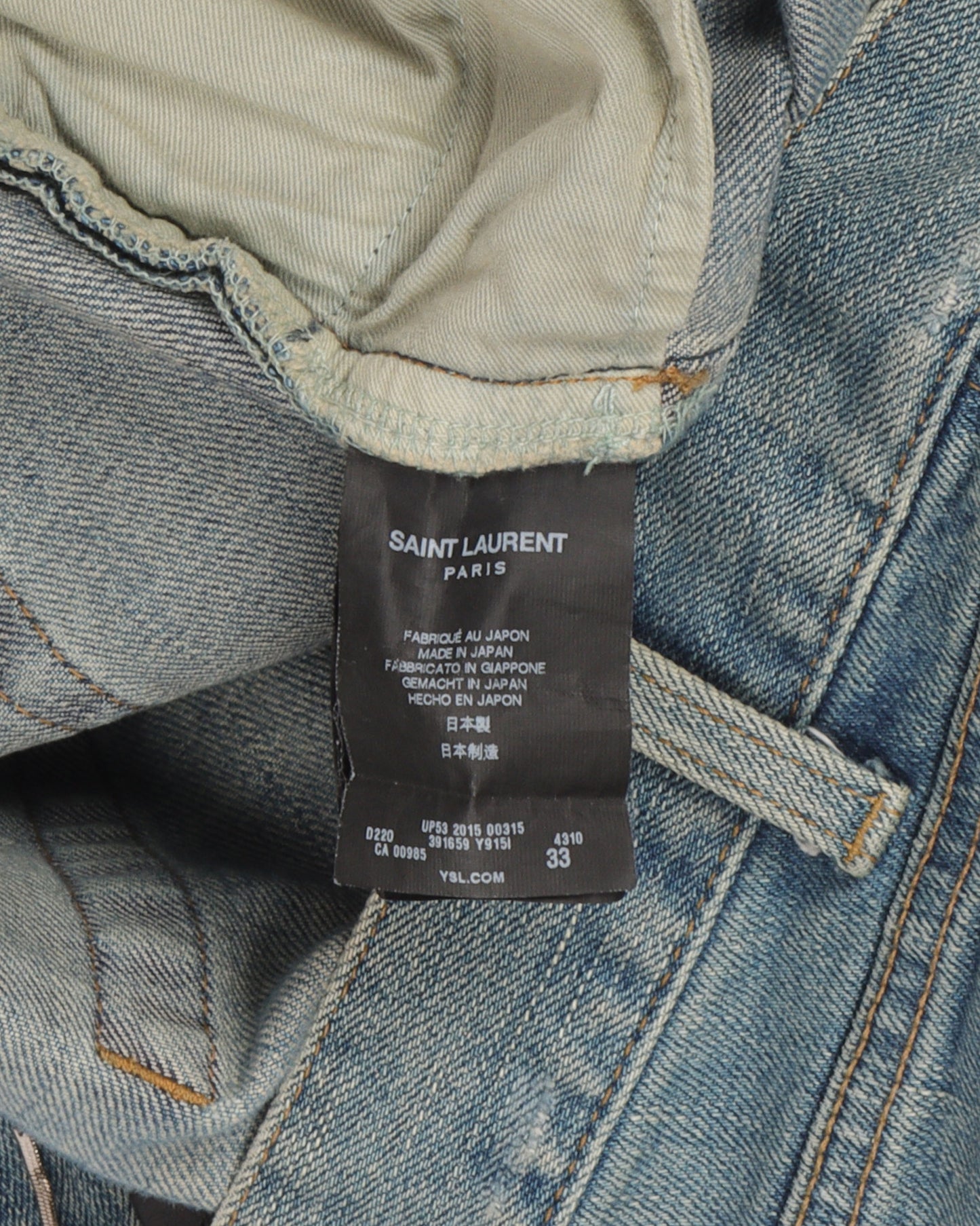 Distressed D02 Jeans