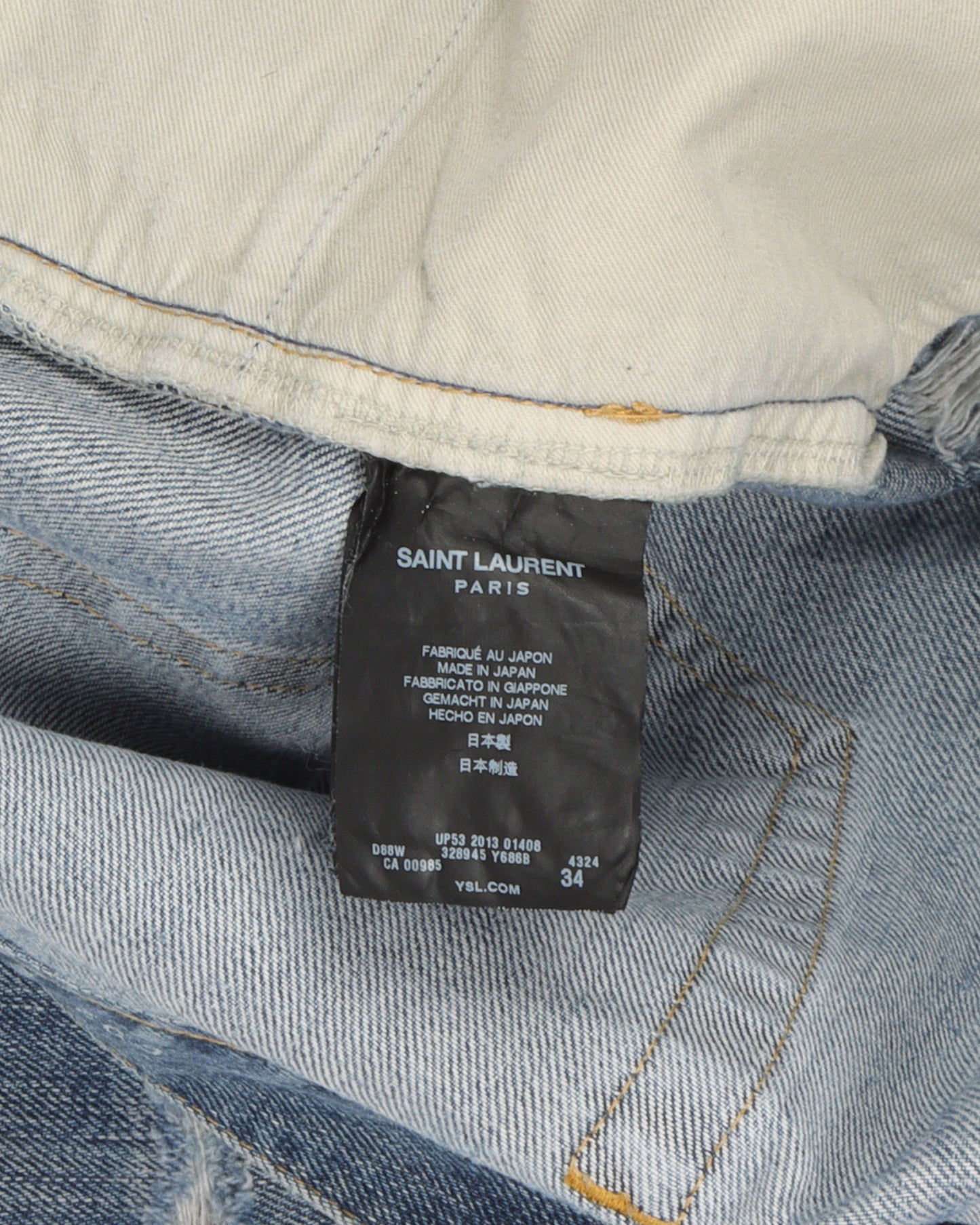 Distressed D02 Jeans
