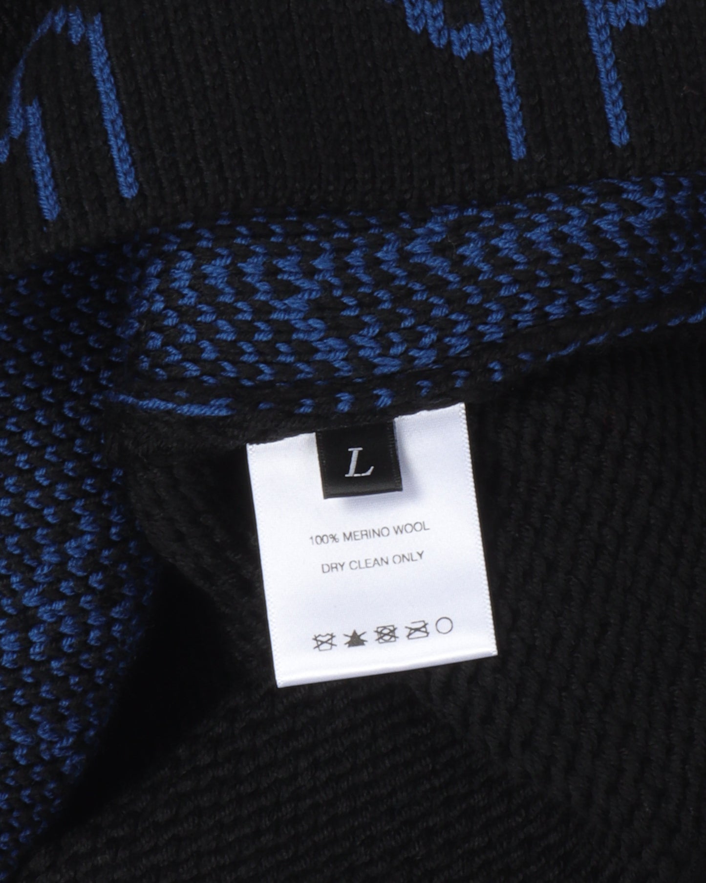 AW22 V-Neck Chain Sweater