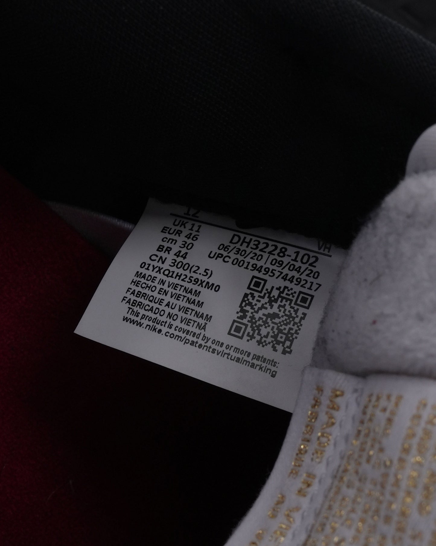 SB Dunk Low Supreme Stars