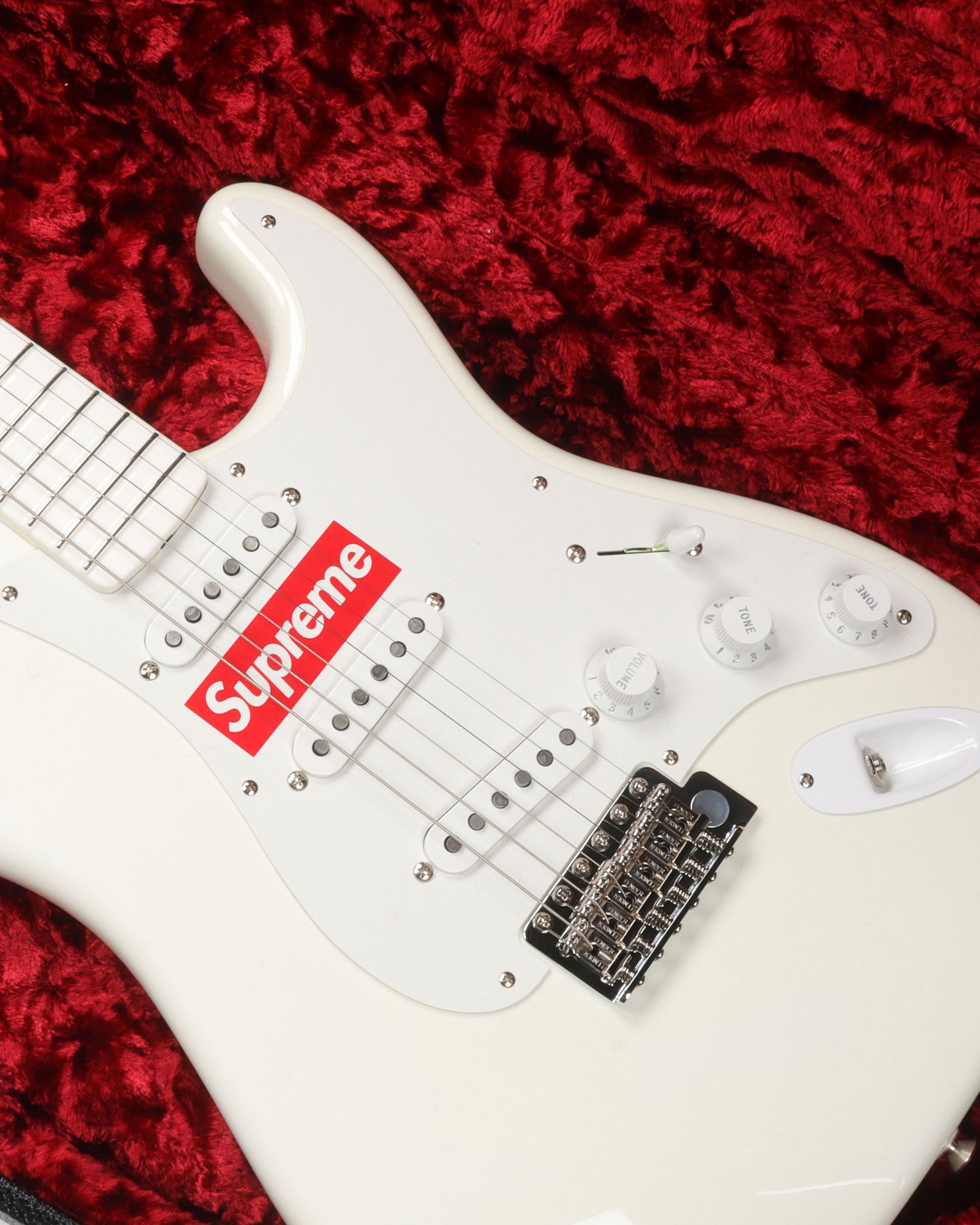 FW17 Fender Stratocaster Guitar w/ Case