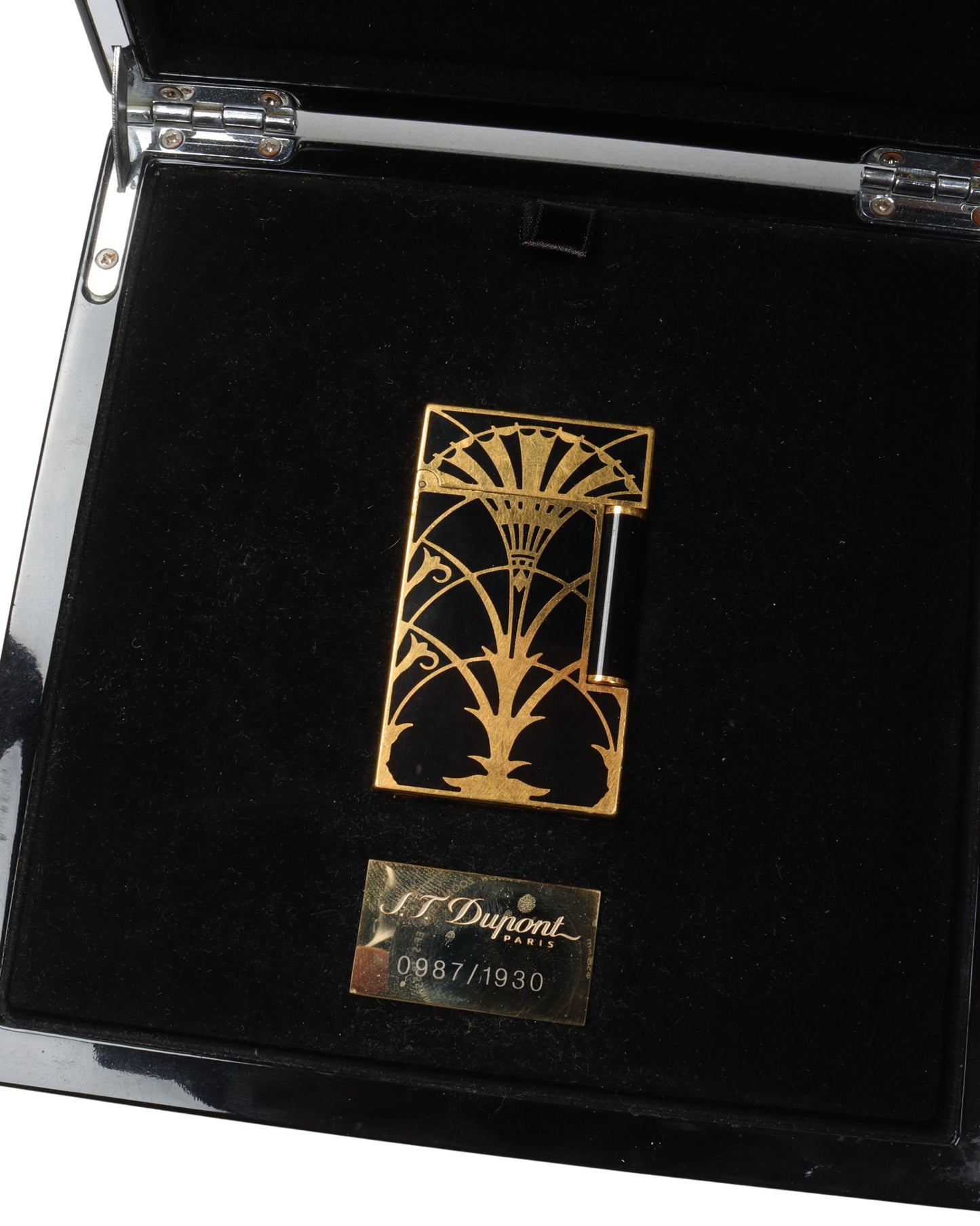 "ART NOUVEAU" Ligne 2 Lacquer American Art Deco (Chrysler Building) Lighter