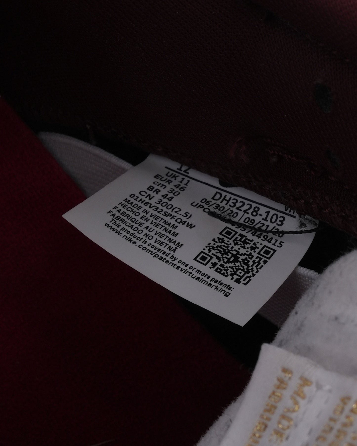 SB Dunk Low Supreme Stars