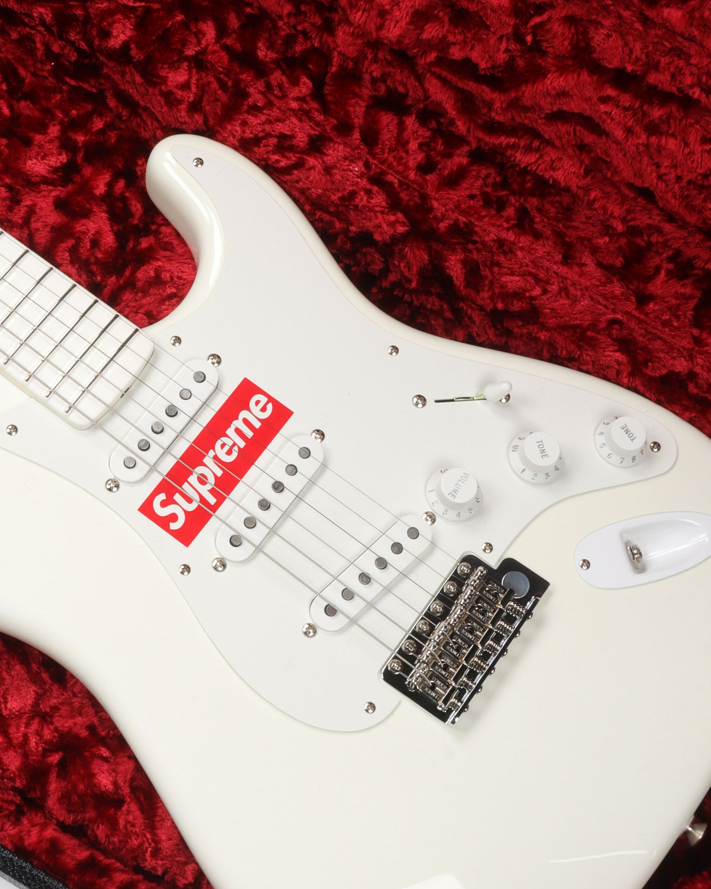 FW17 Fender Stratocaster Guitar w/ Case