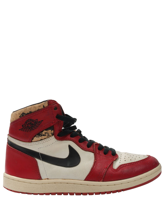 Air Jordan 1 Retro High OG "Chicago" (1985)