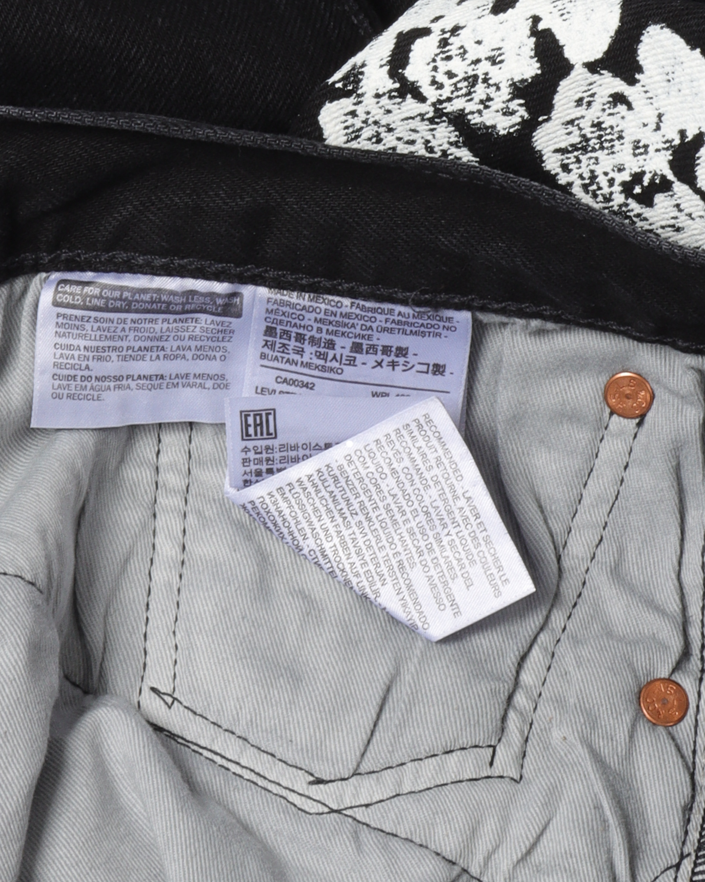 Cotton Wreath Black Levi