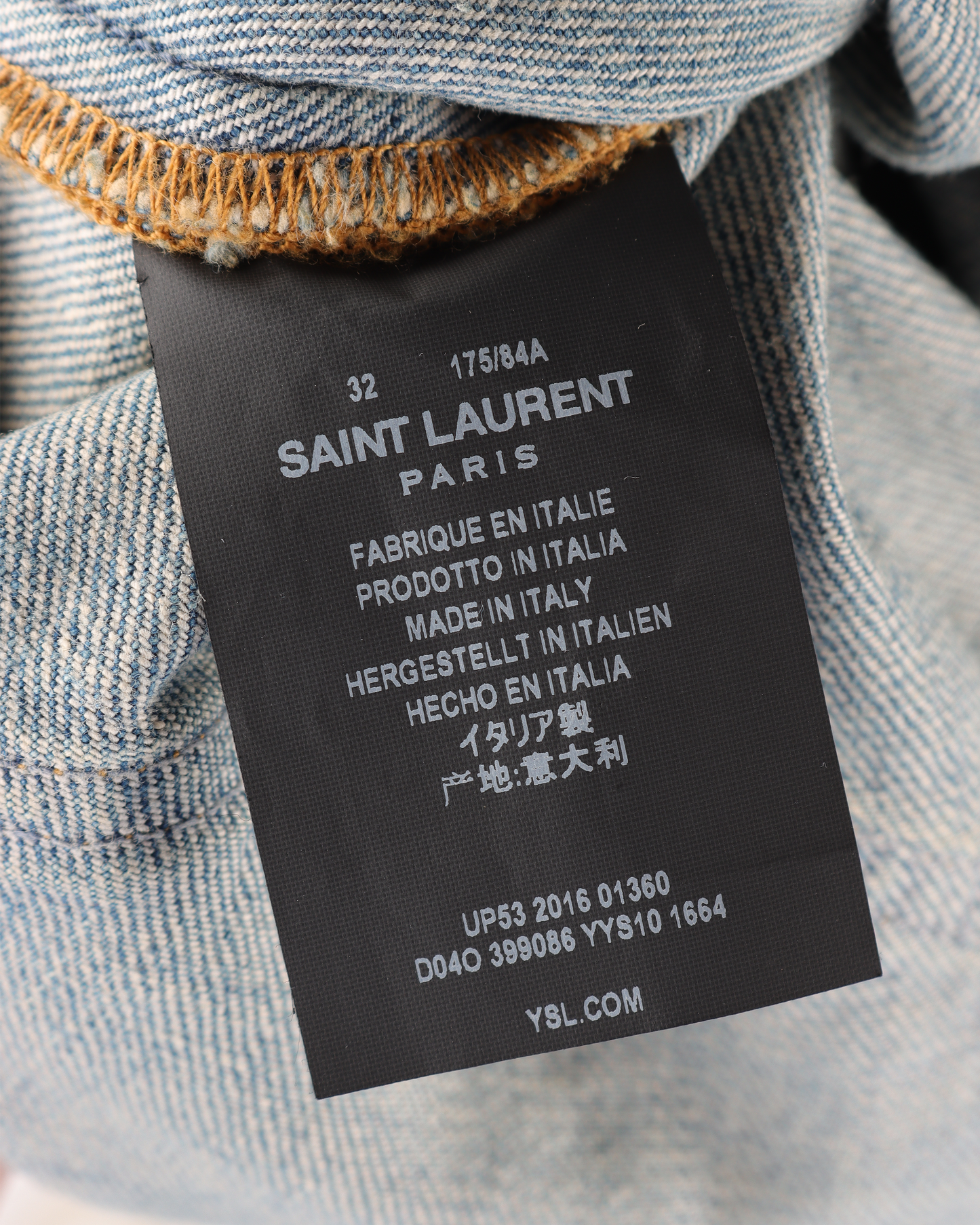 D02 2016 Distressed Jean