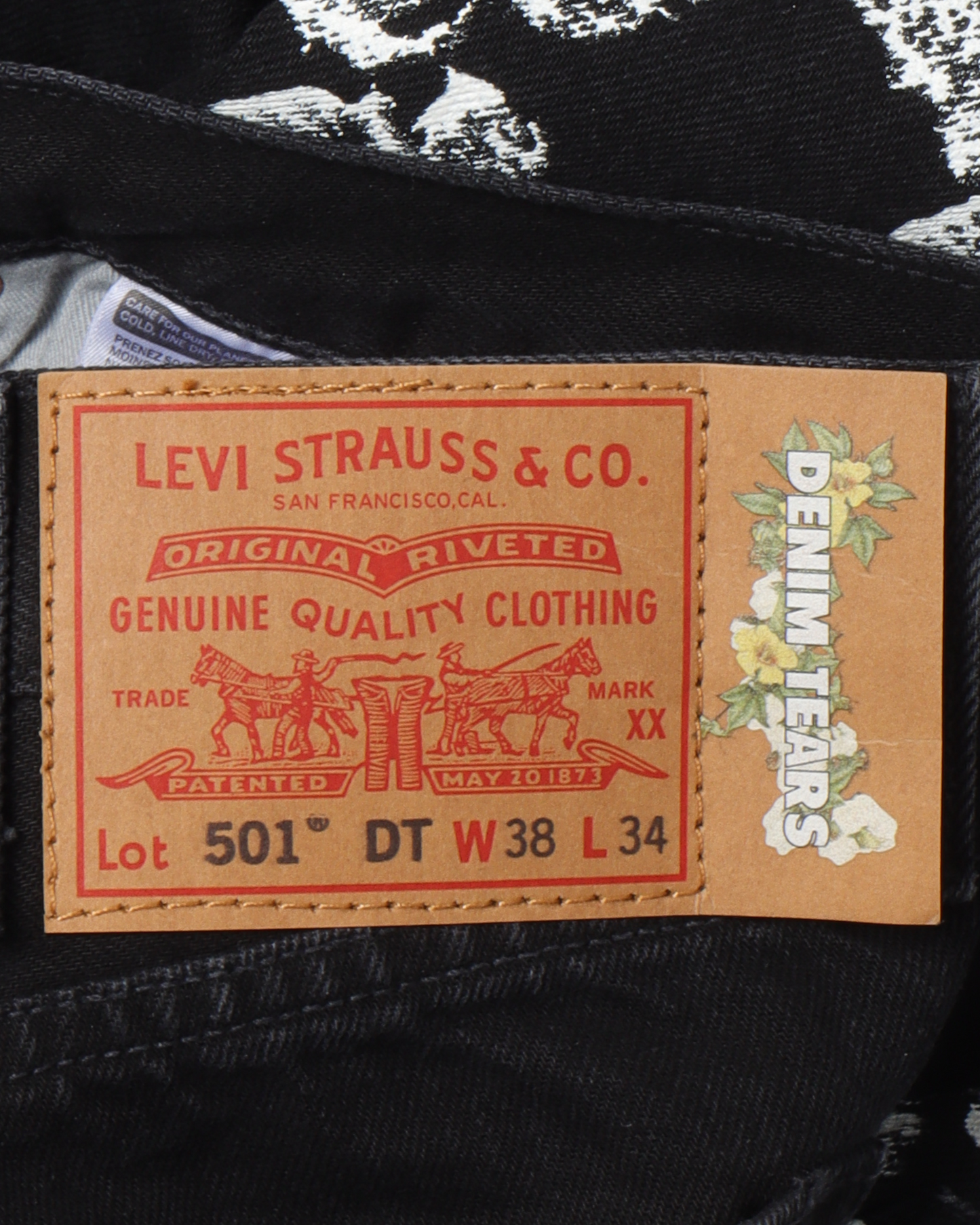 Cotton Wreath Black Levi