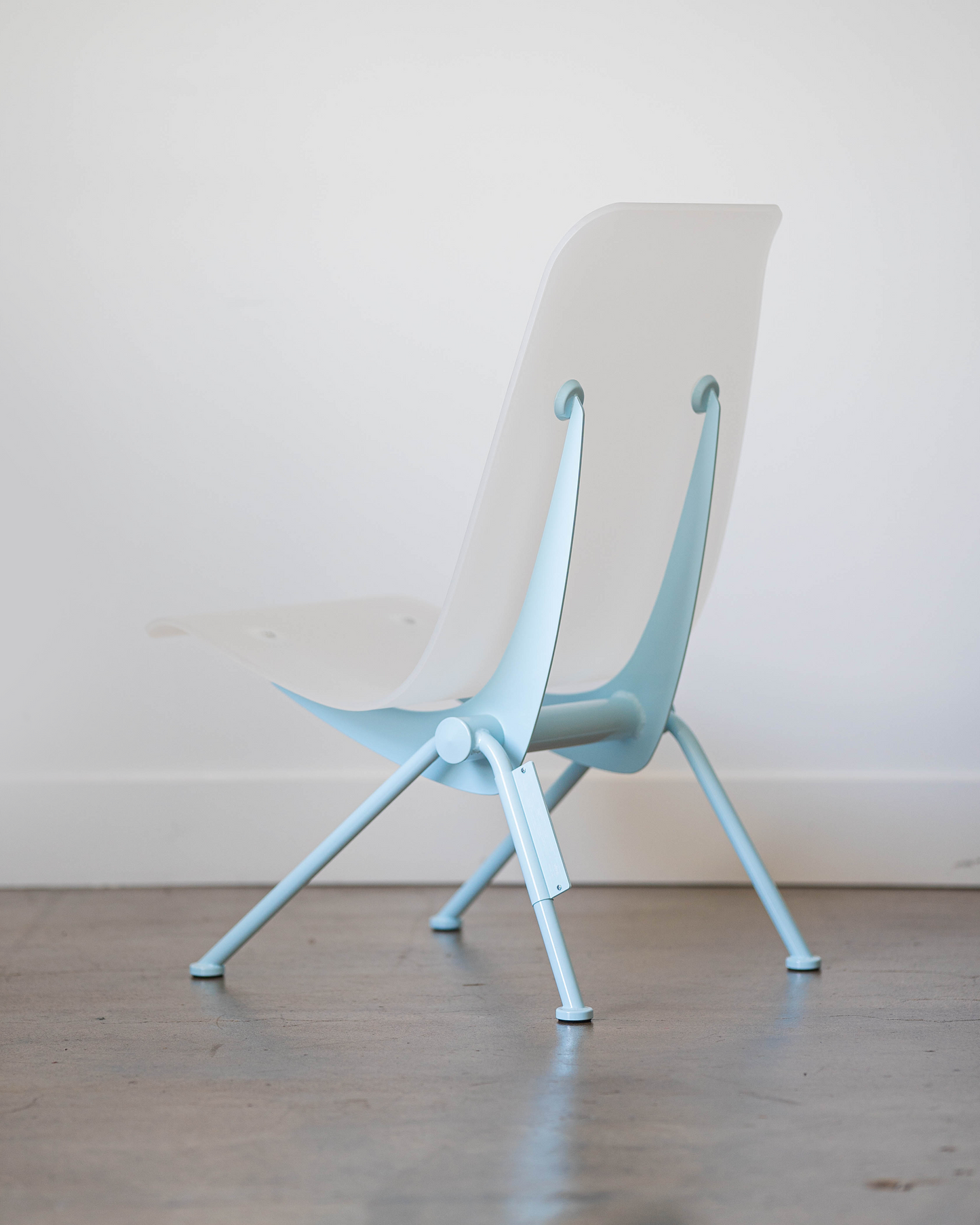 Vitra Antony Armchair (Baby blue)