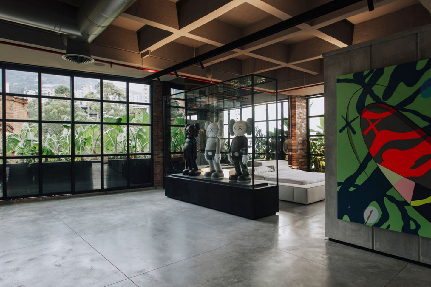 4 Foot Companion (Black)