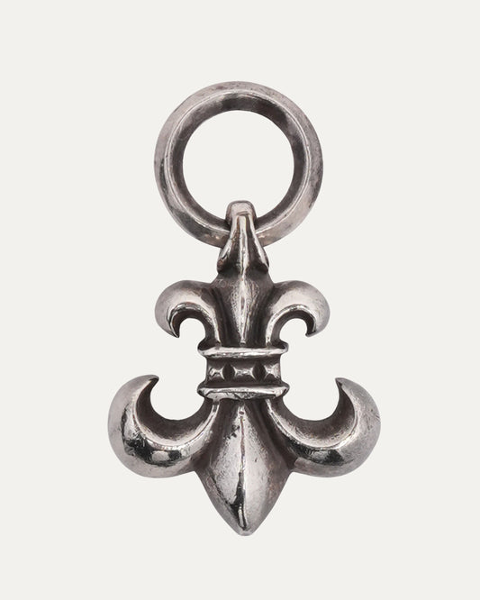 Fleur Pendant on B Ring