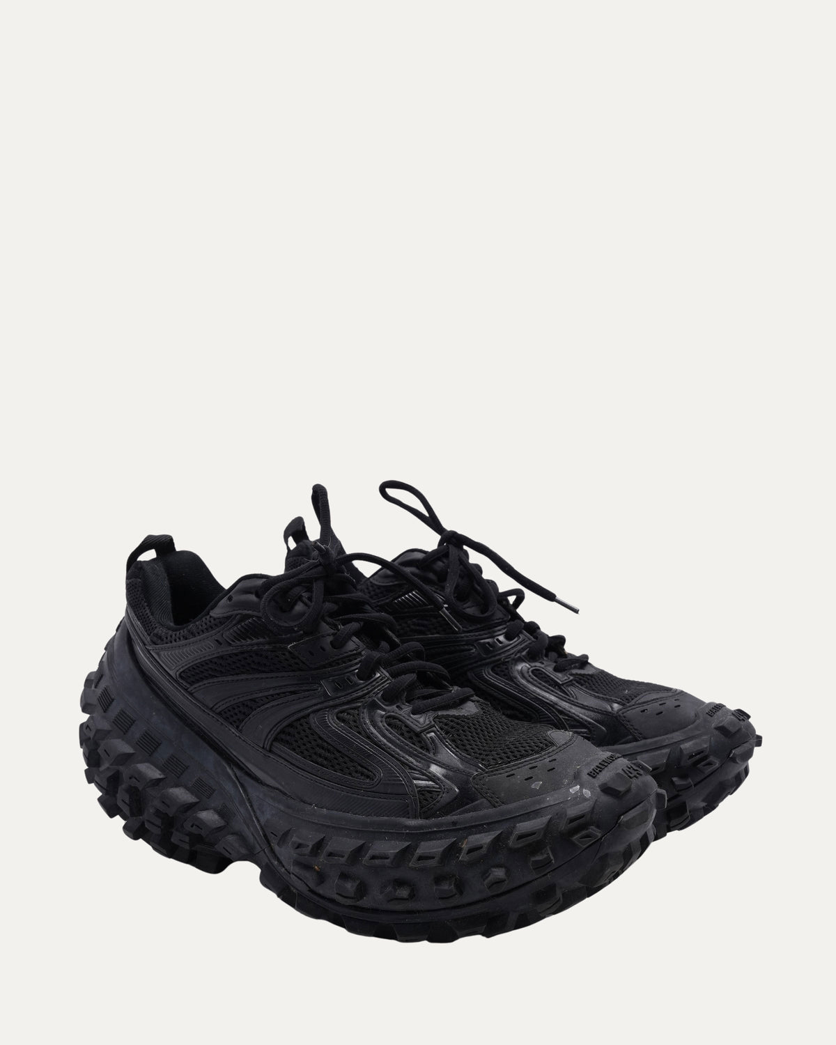Defender Sneaker