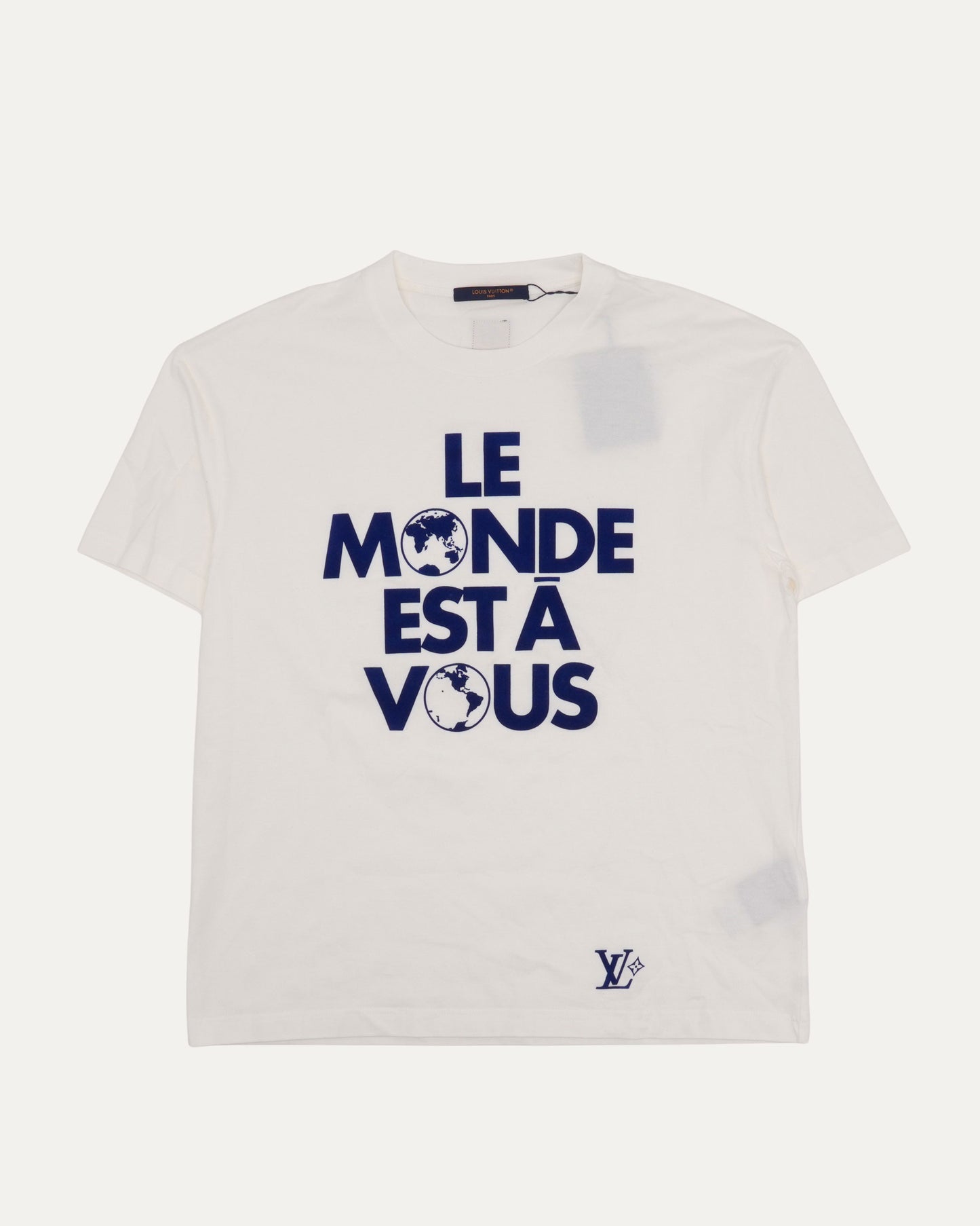 Le Monde Est À Vous T-Shirt