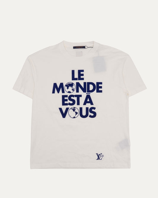 Le Monde Est À Vous T-Shirt