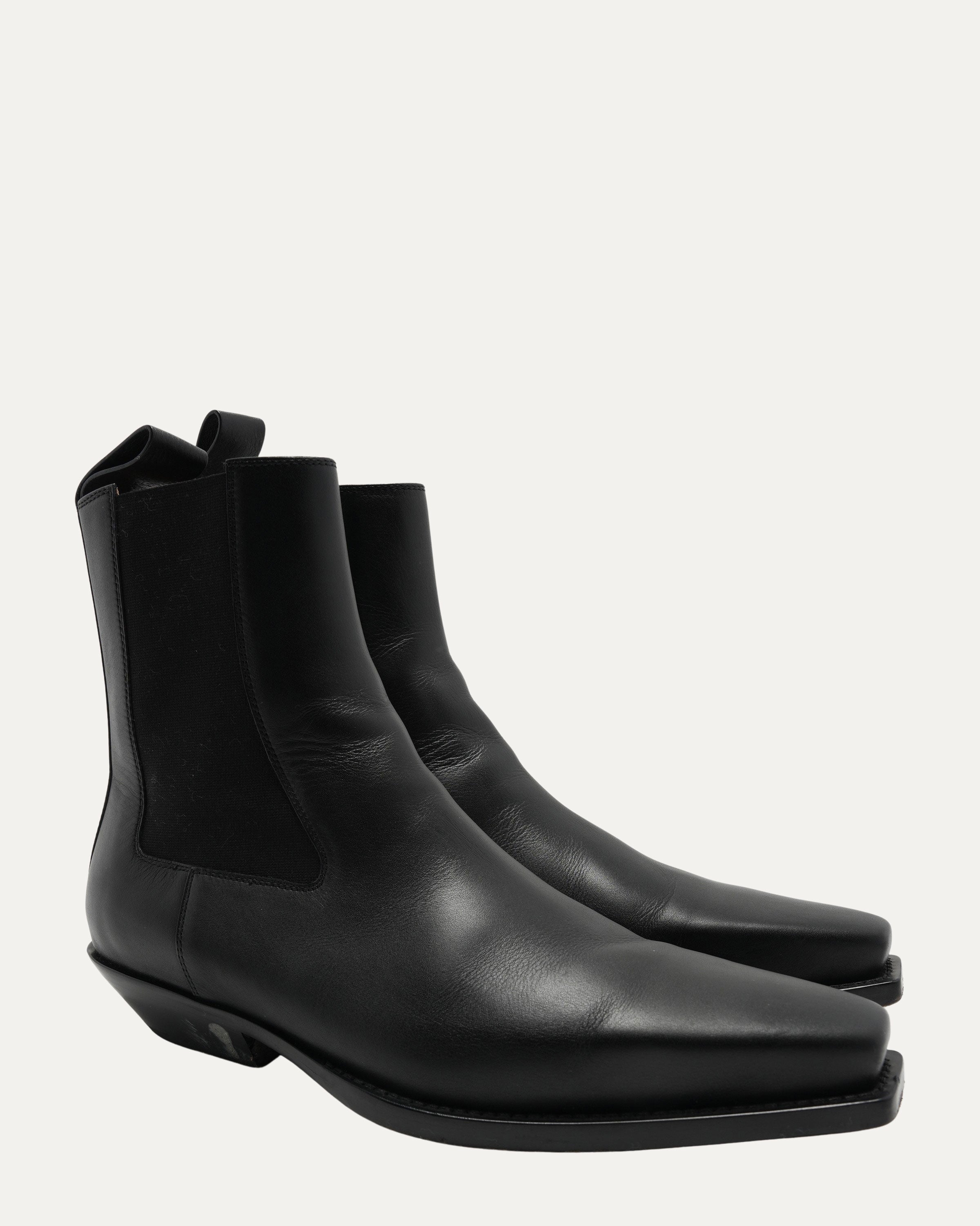 Pointed Toe Chelsea Boots