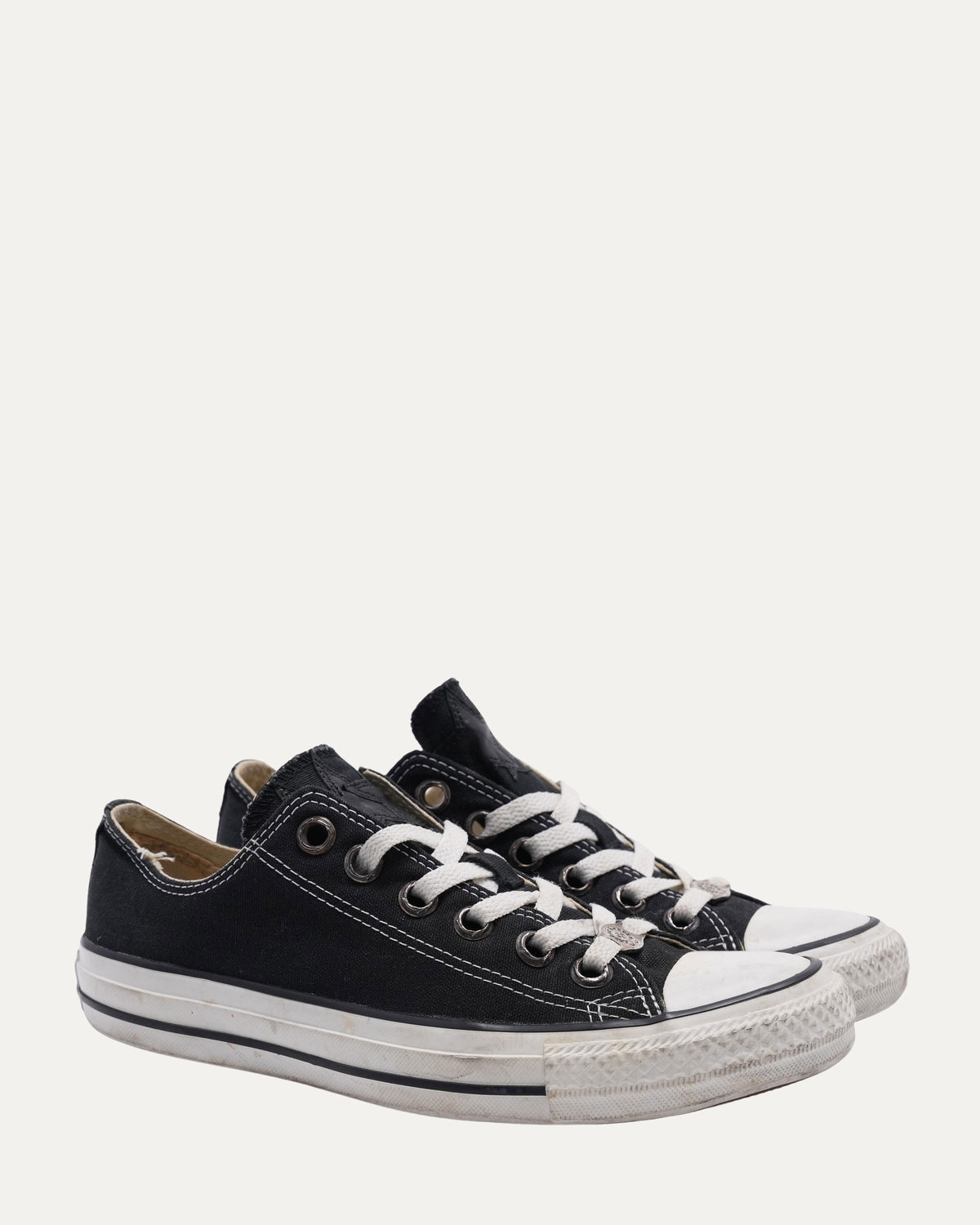 Star Patch Converse Chuck Taylor Low Top Sneakers
