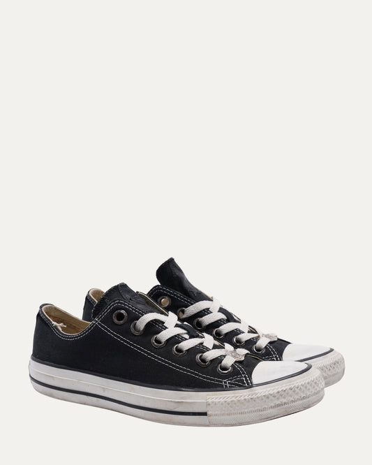 Star Patch Converse Chuck Taylor Low Top Sneakers