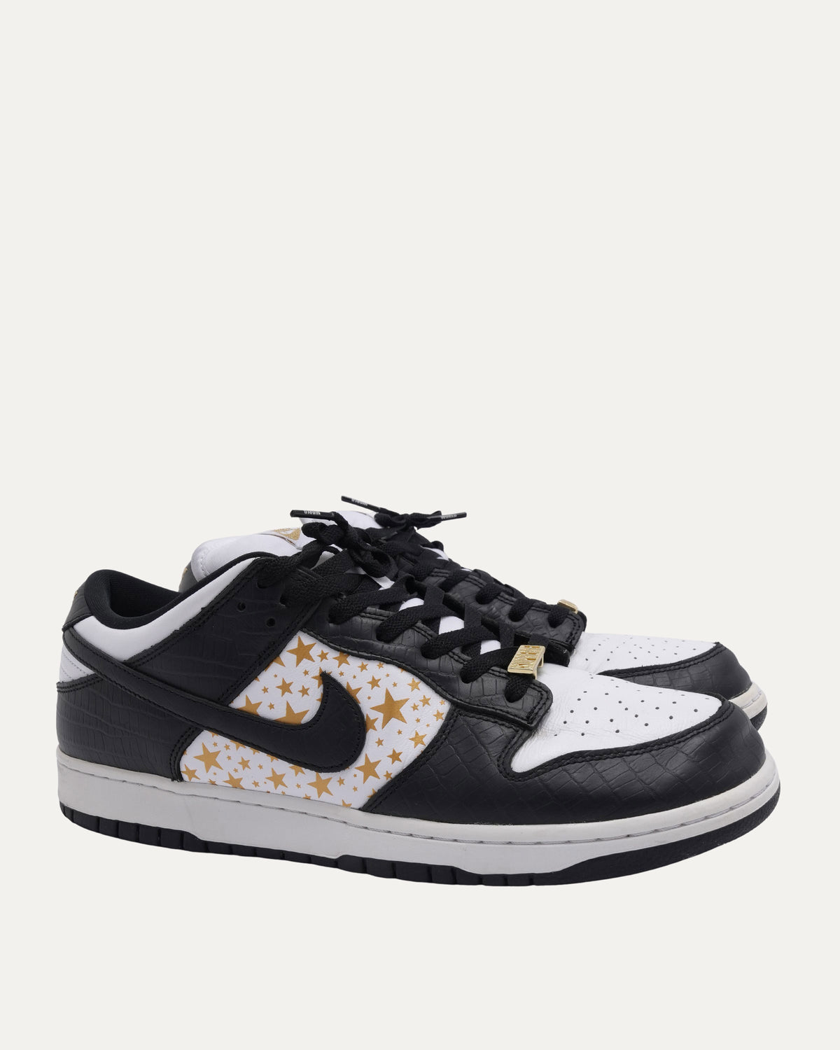 SB Dunk Low Supreme Stars