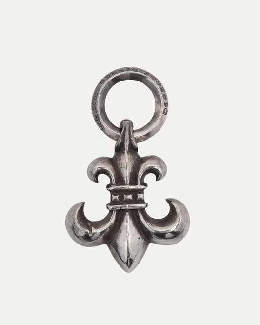 Fleur Pendant on B Ring
