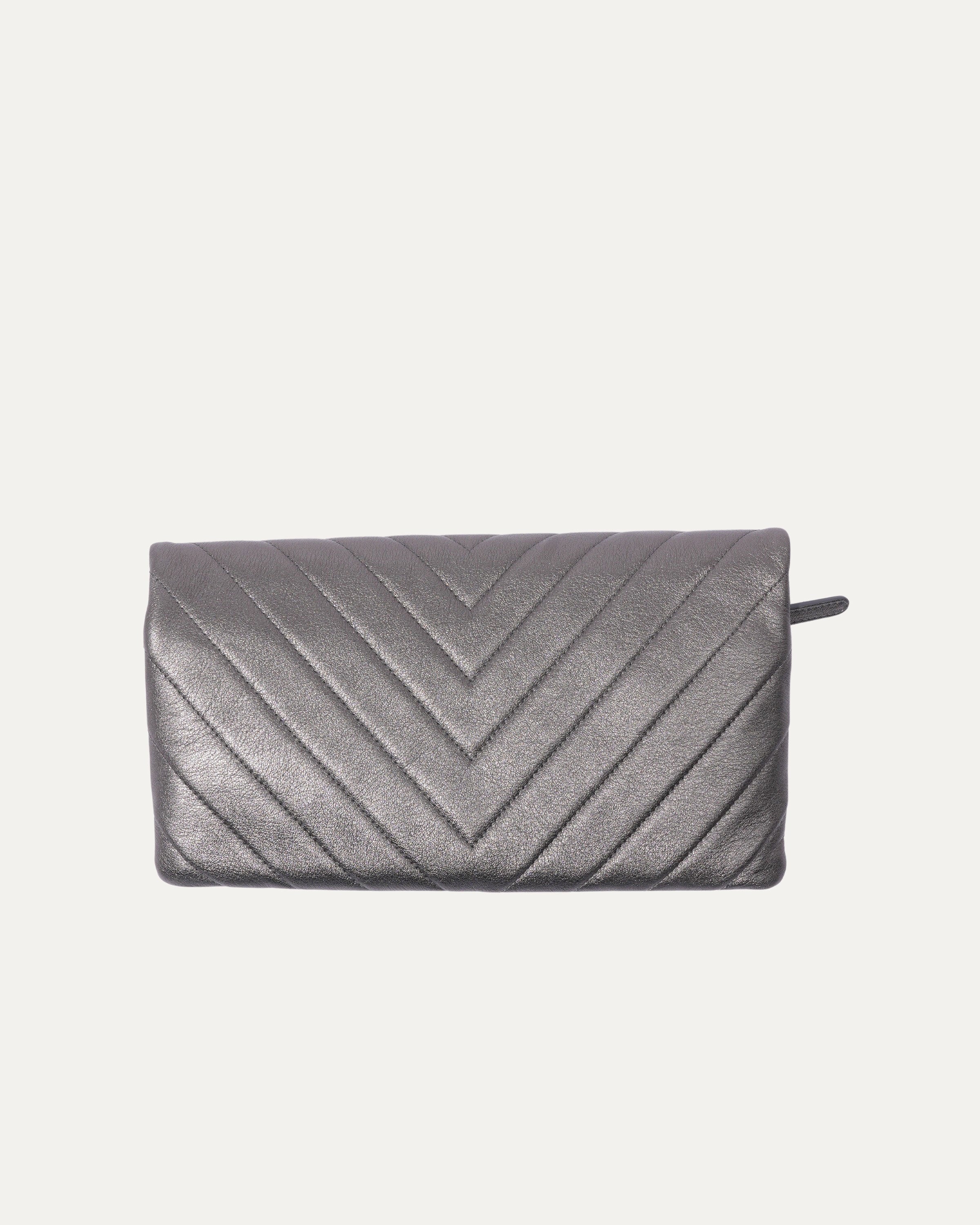 Chevron Metallic Clutch