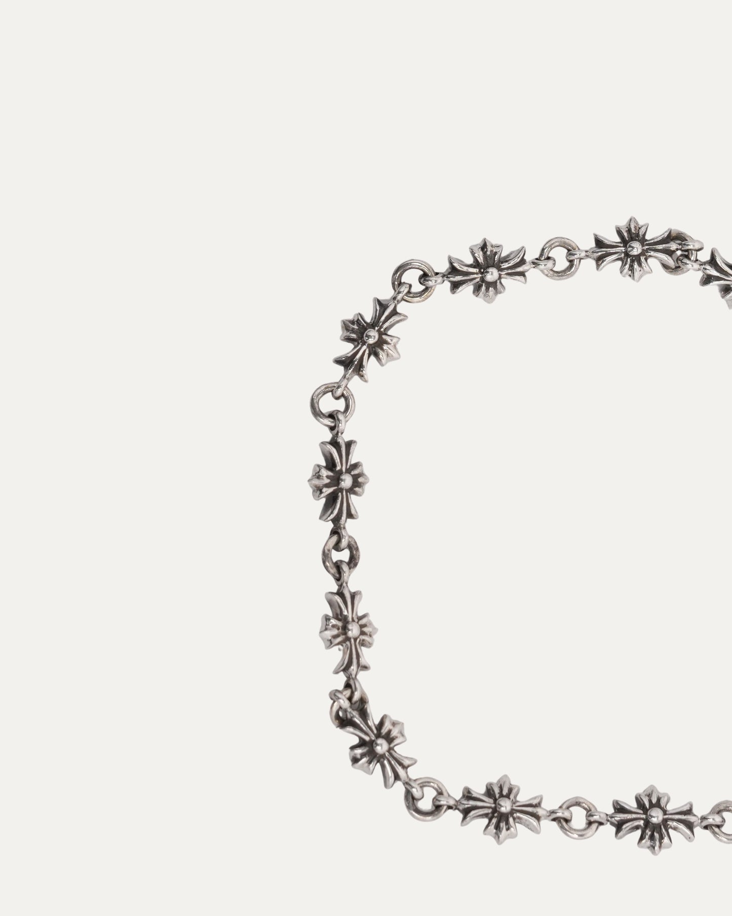 Tiny E Bracelet
