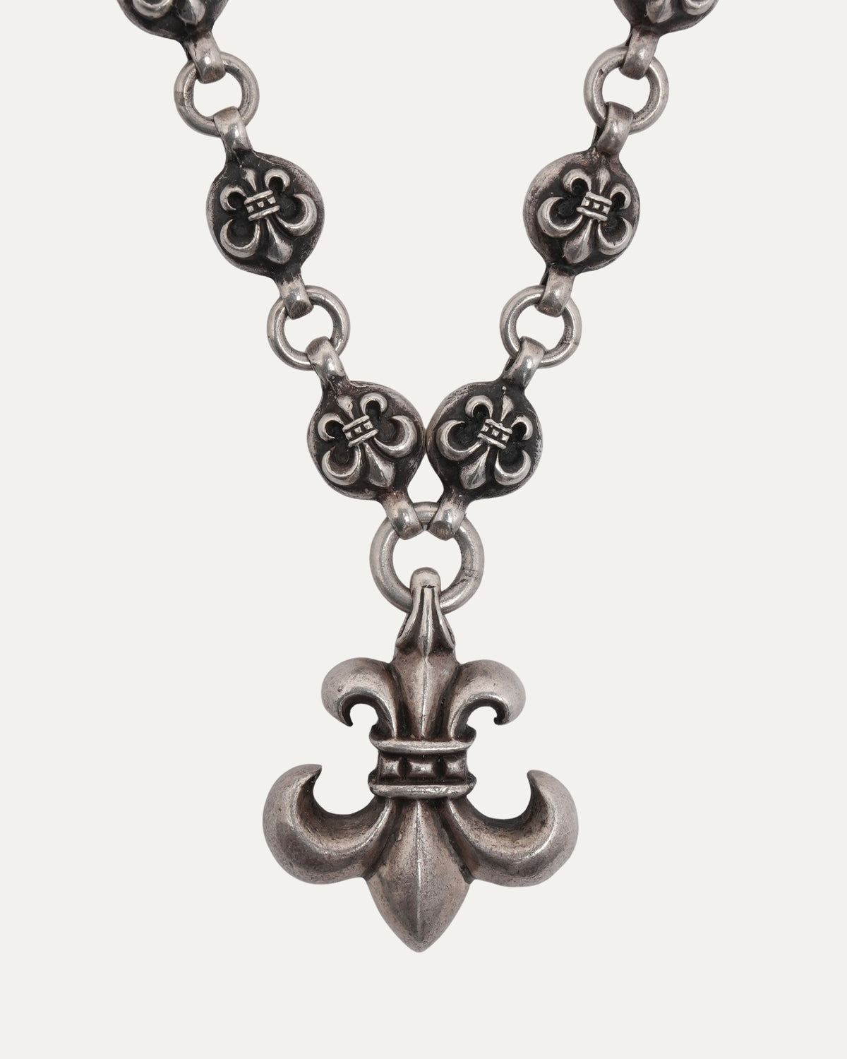 Fleur Pendant Ball Necklace
