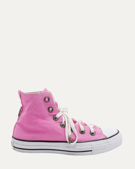 Star Patch Converse Chuck Taylor Sneakers