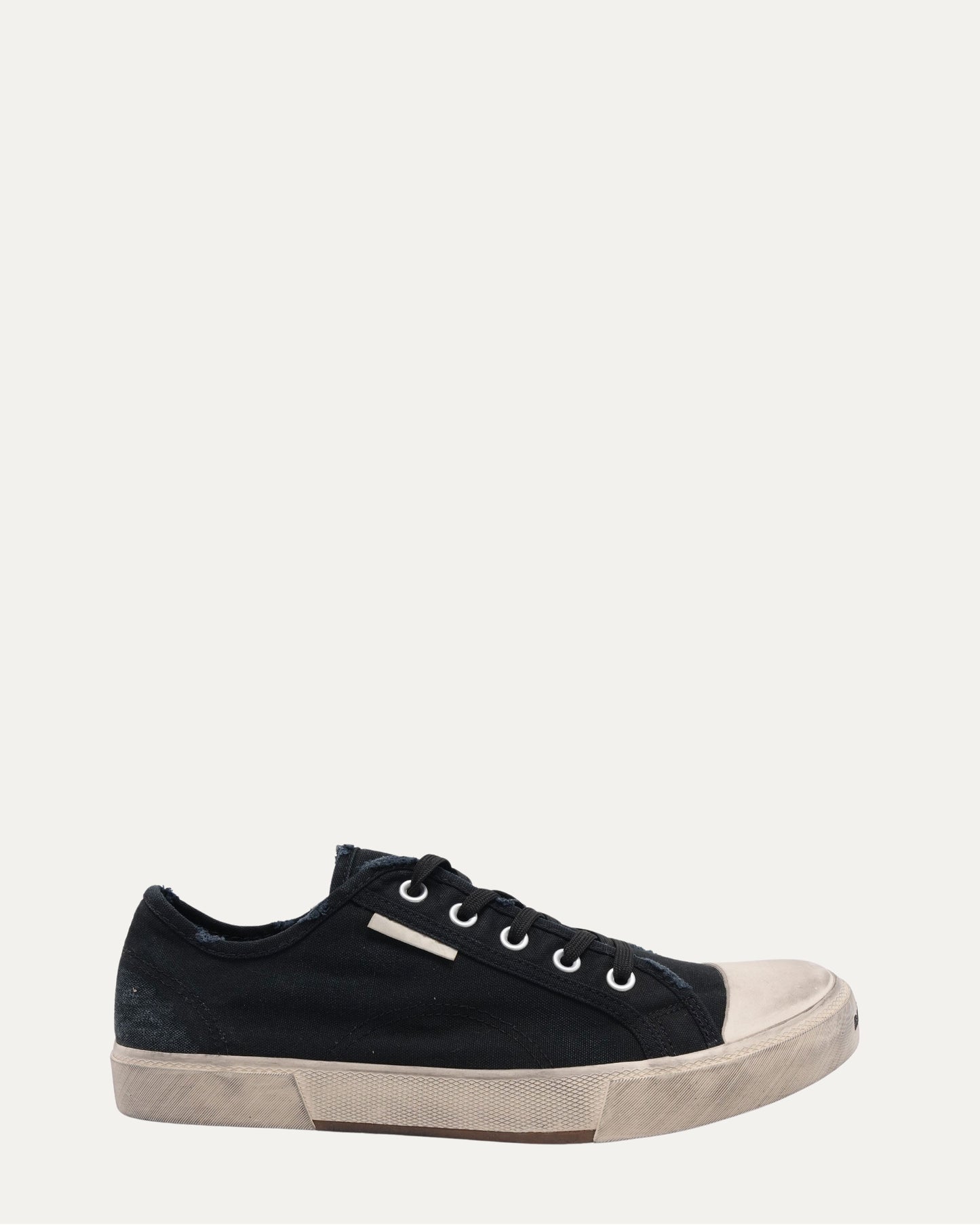 Low Top Paris Sneakers