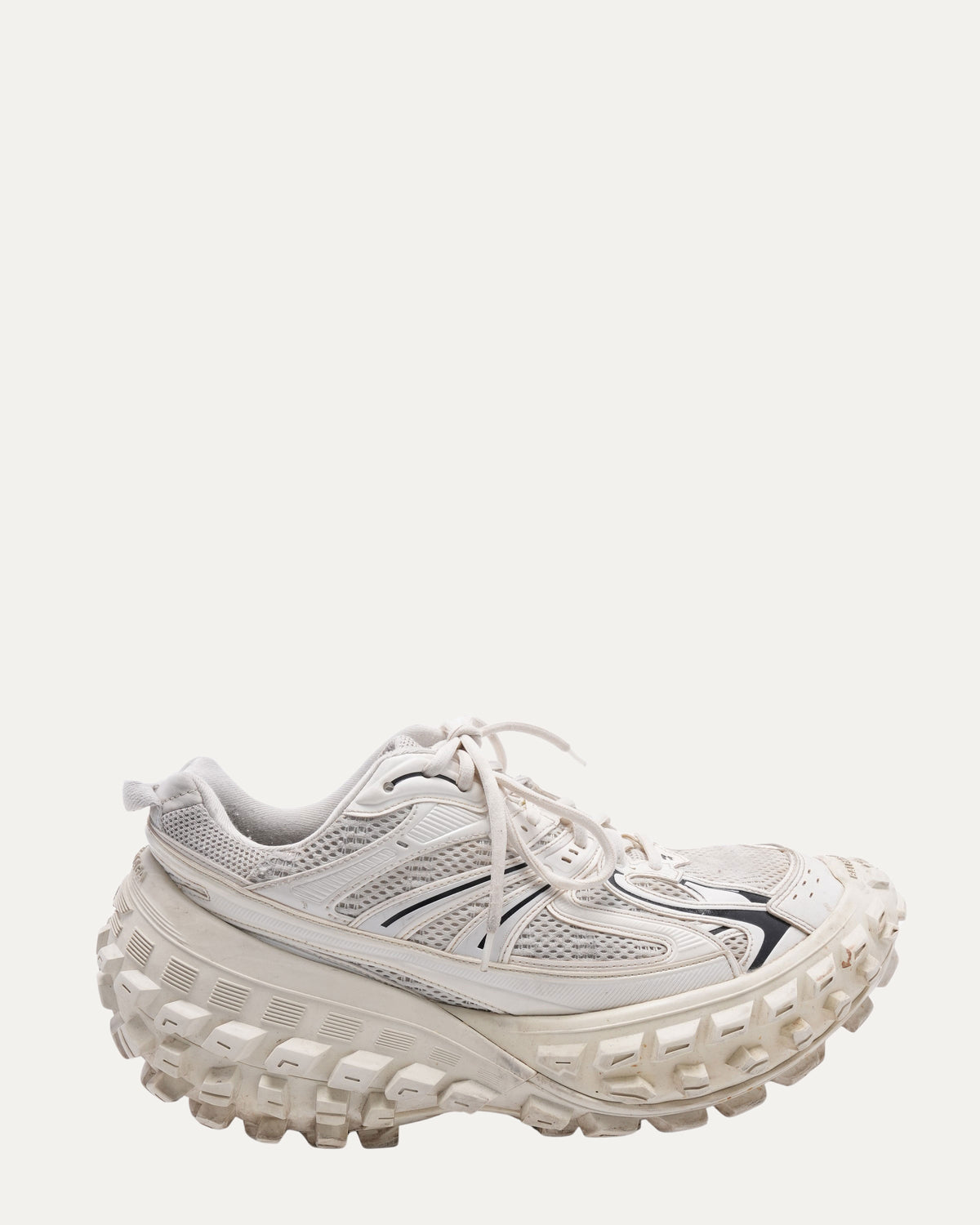 Defender Sneaker