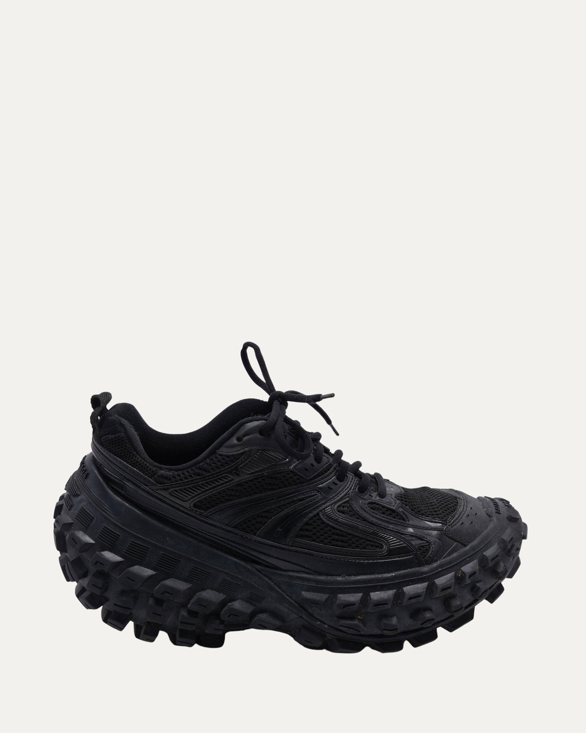 Defender Sneaker