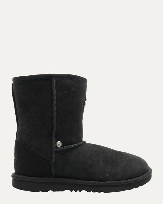Uggs Dagger Embellished Fleur Patch Classic Boot