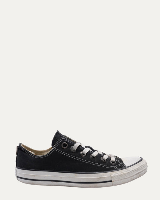 Star Patch Converse Chuck Taylor Low Top Sneakers