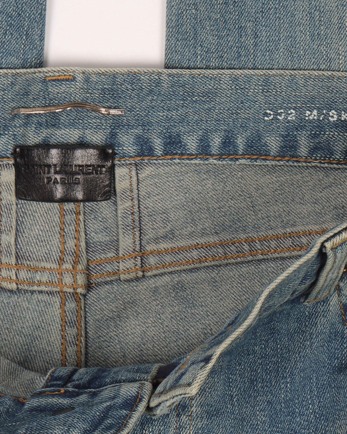 Distressed D02 Jeans