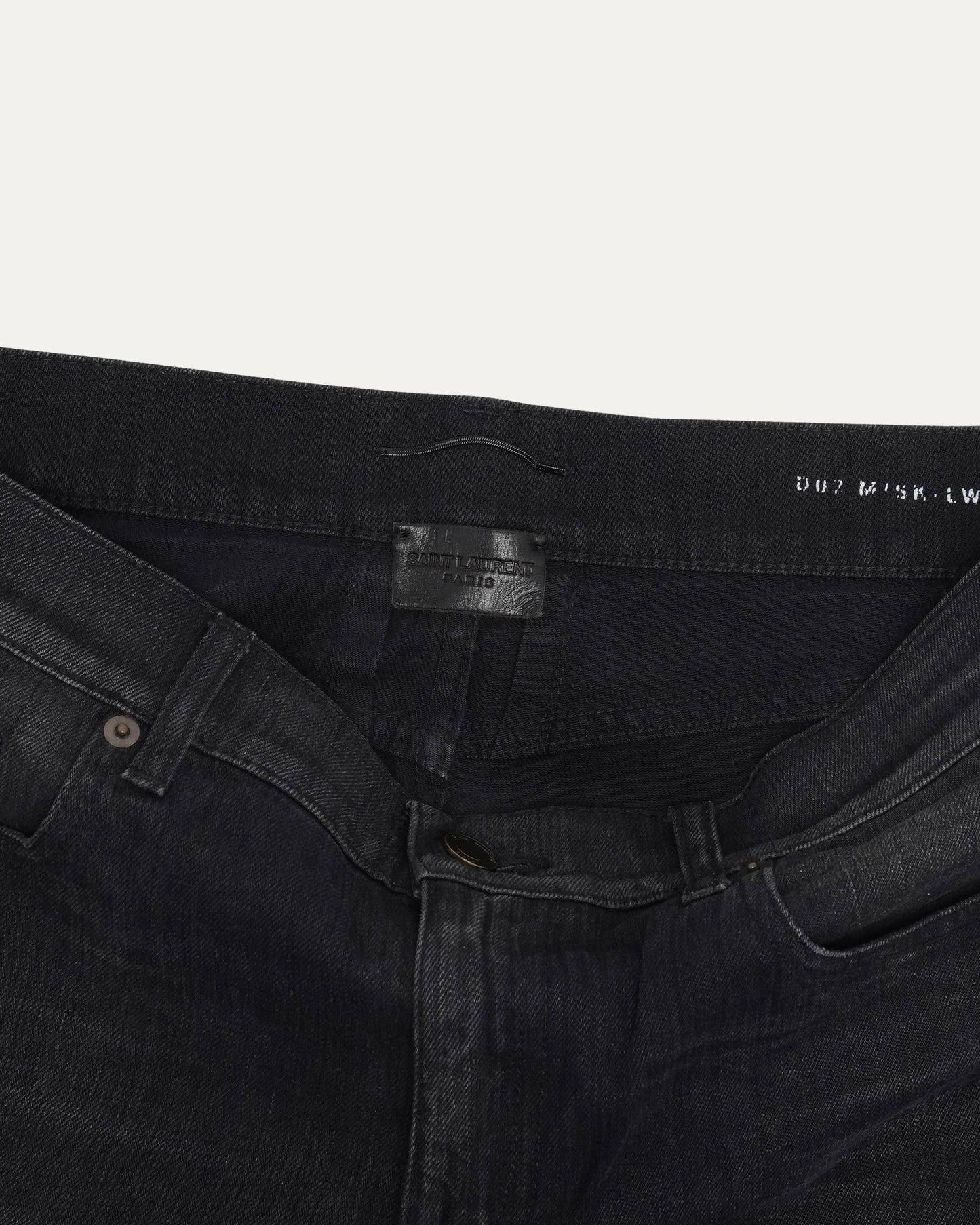 D02 Distressed Skinny Jeans