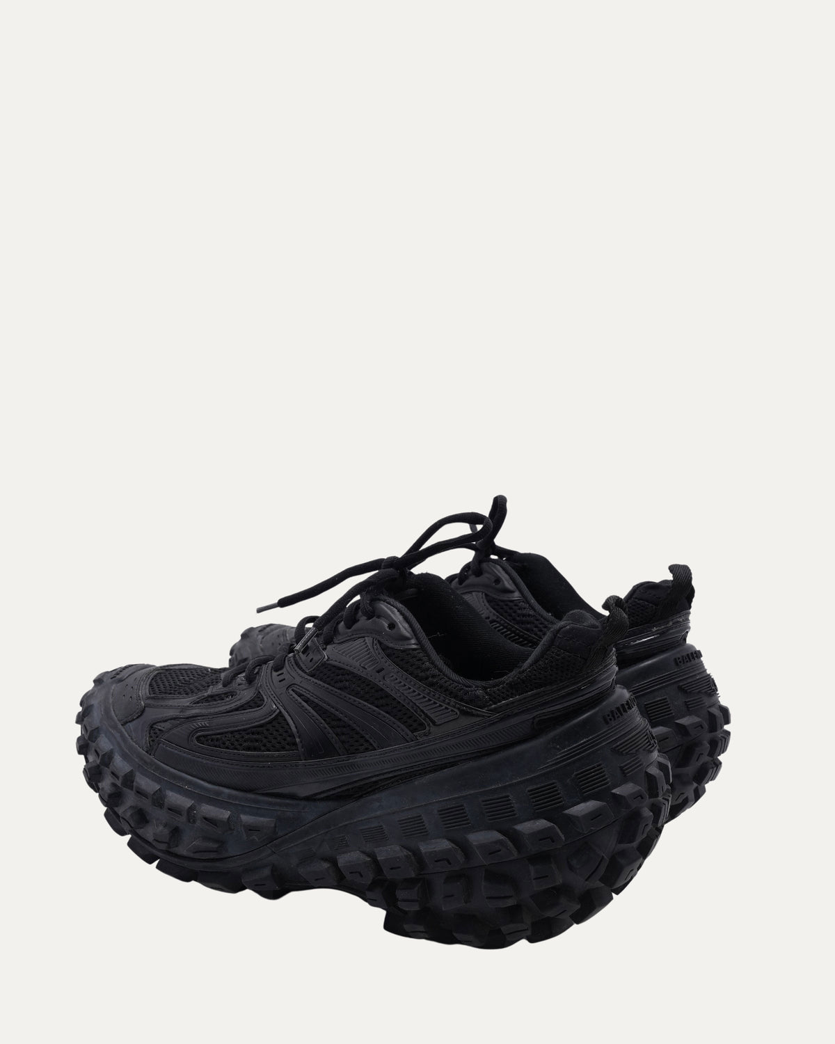 Defender Sneaker