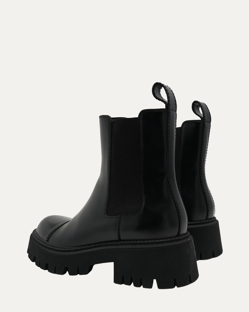 Cap Toe Lug Sole Chelsea Boots