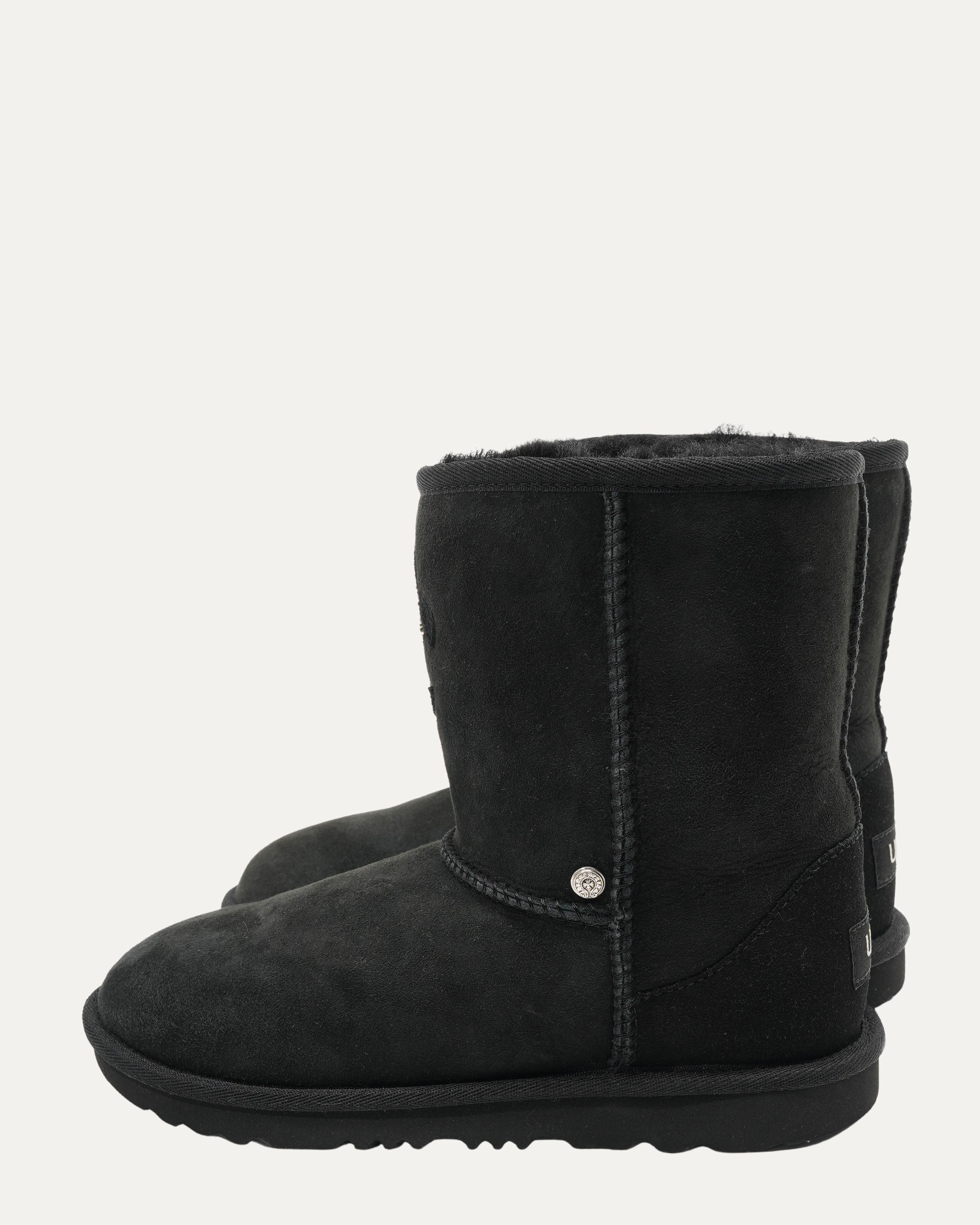 Uggs Dagger Embellished Fleur Patch Classic Boot