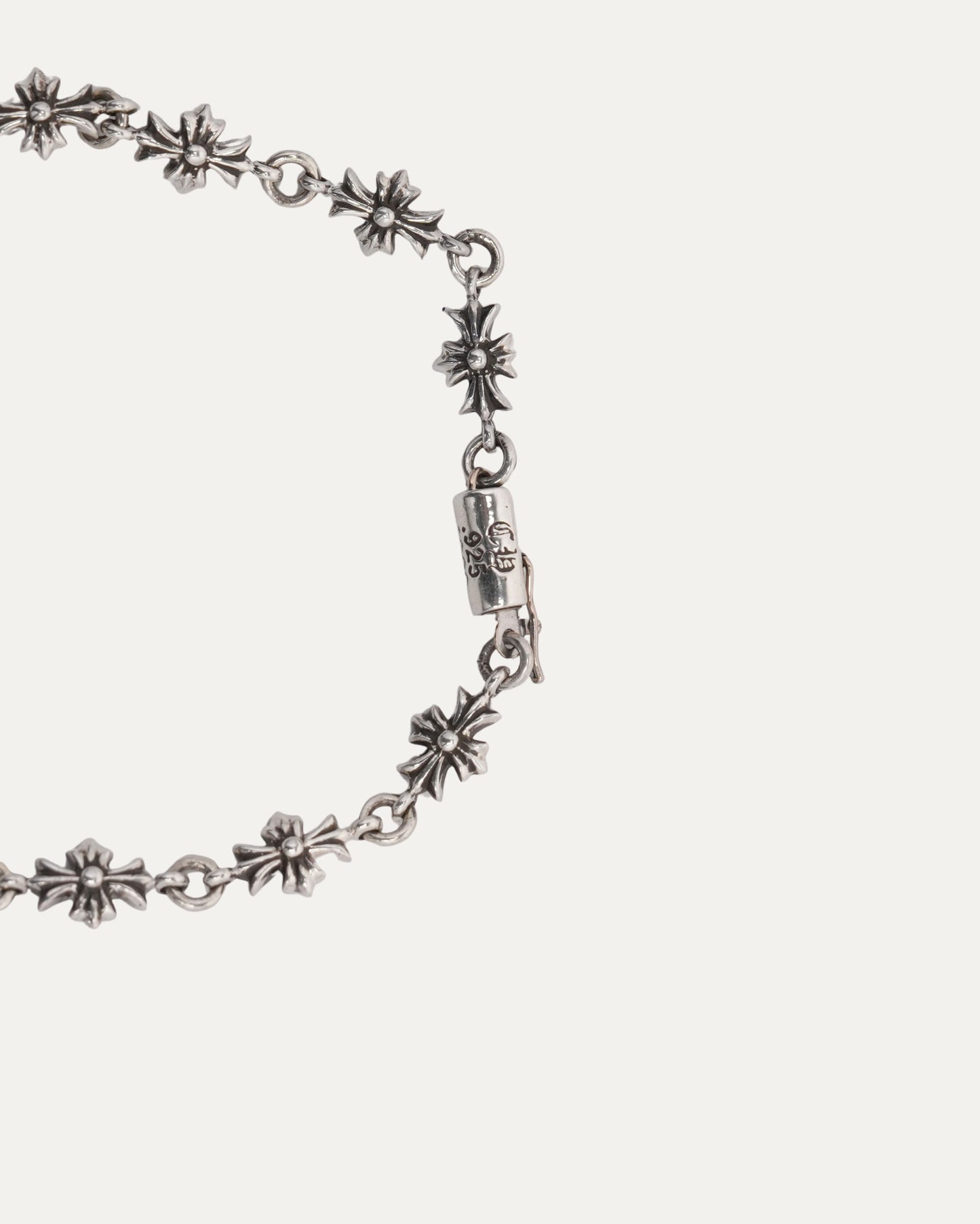 Tiny E Bracelet