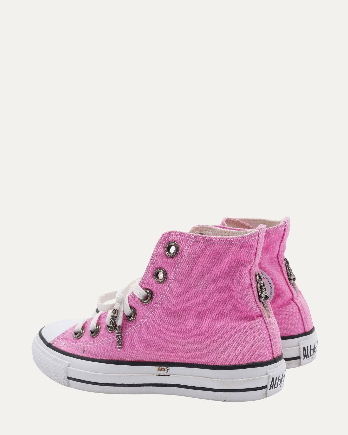 Star Patch Converse Chuck Taylor Sneakers