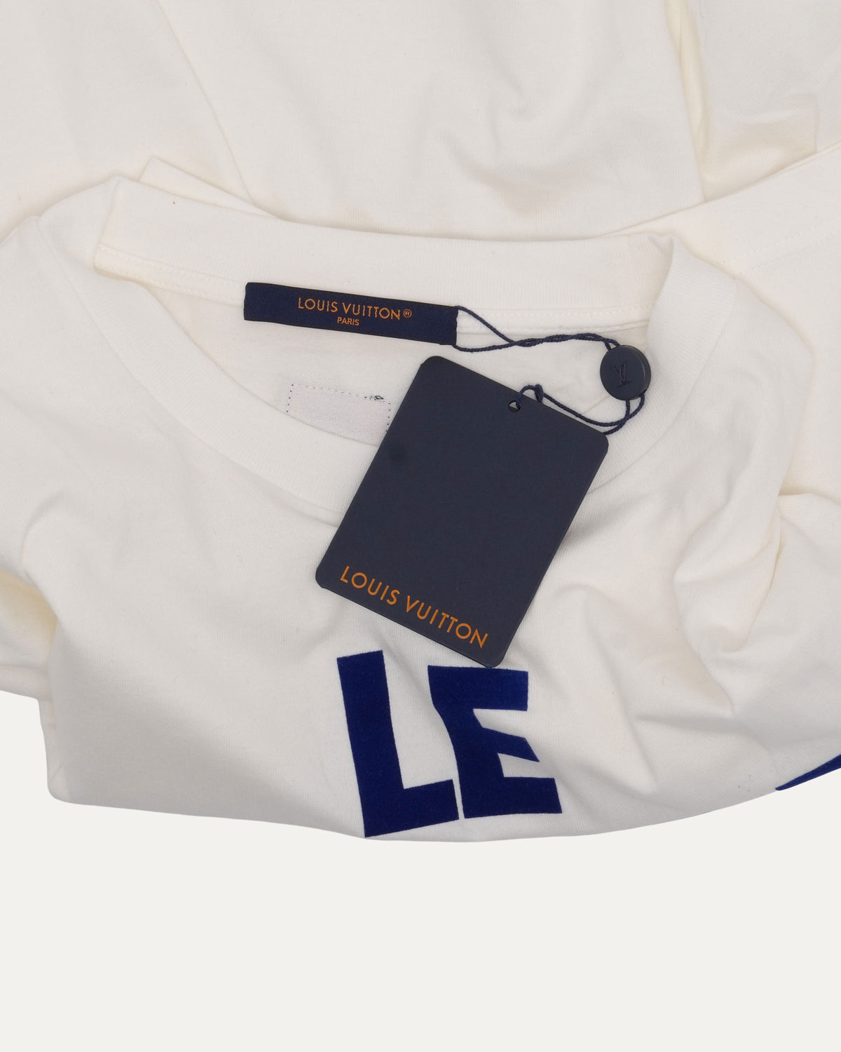 Le Monde Est À Vous T-Shirt