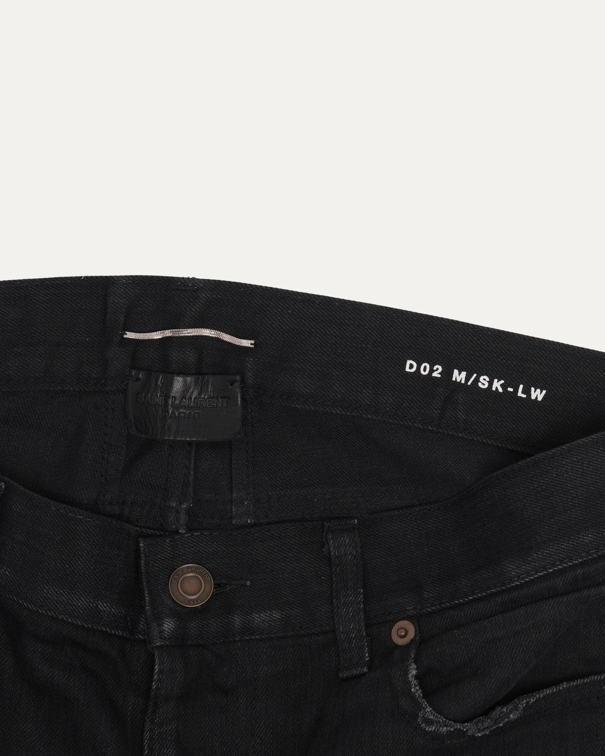 Distressed Repaired D02 Jeans