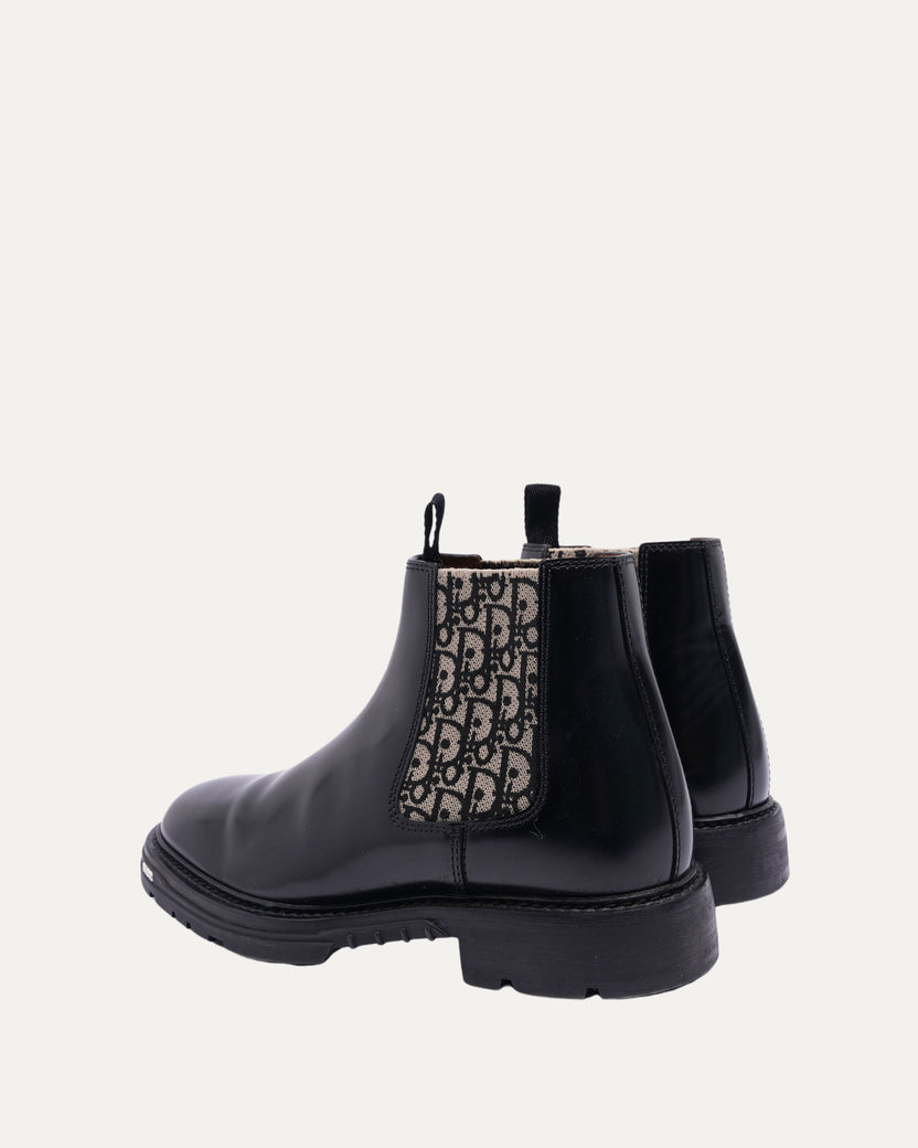 Explorer Chelsea Boot