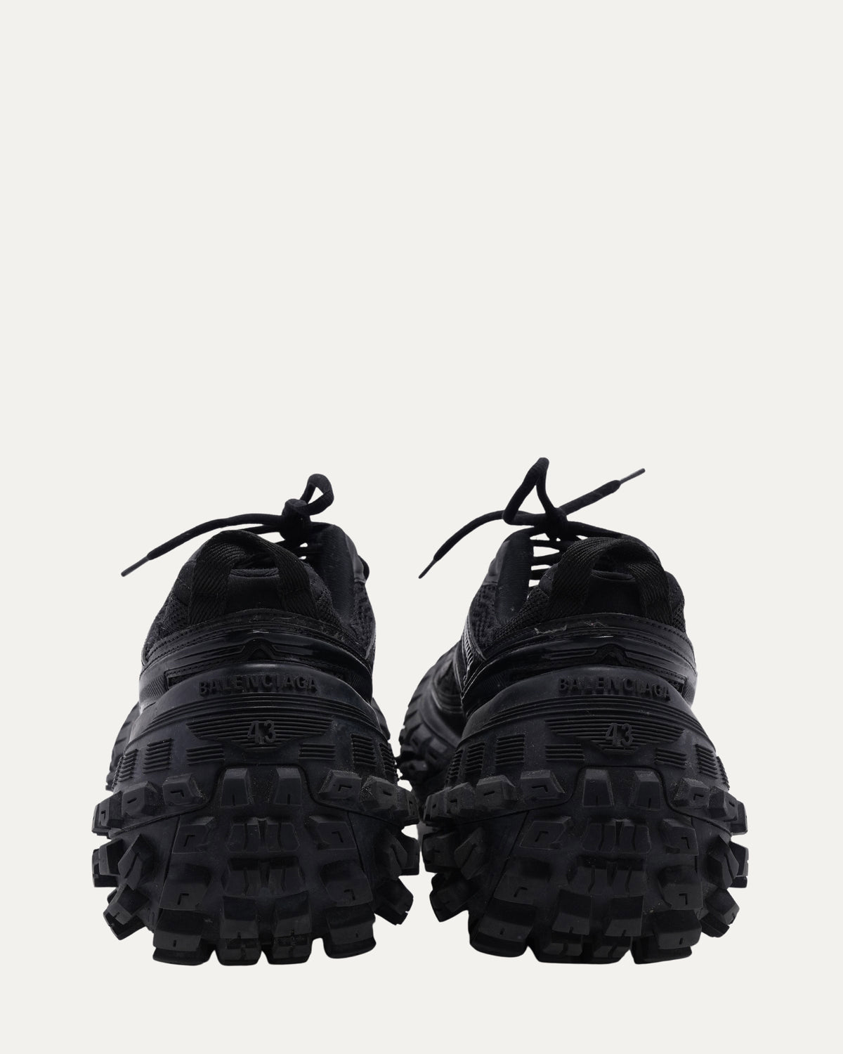 Defender Sneaker