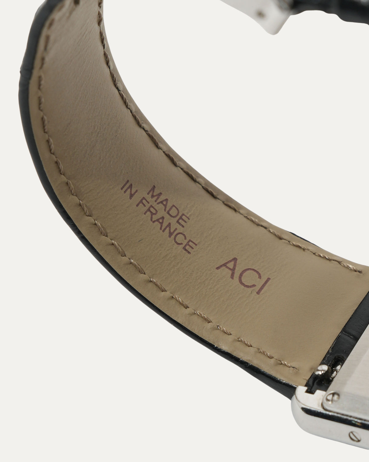 33mm Alligator Strap Tank Must Watch